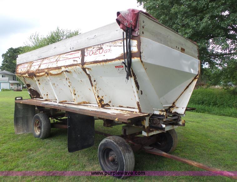 image for item L6241 New Leader 3020 spreader bed