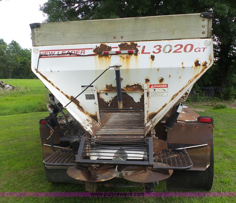image for item L6241 New Leader 3020 spreader bed