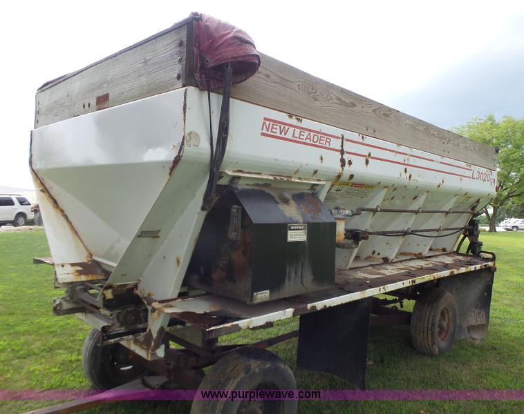 image for item L6241 New Leader 3020 spreader bed
