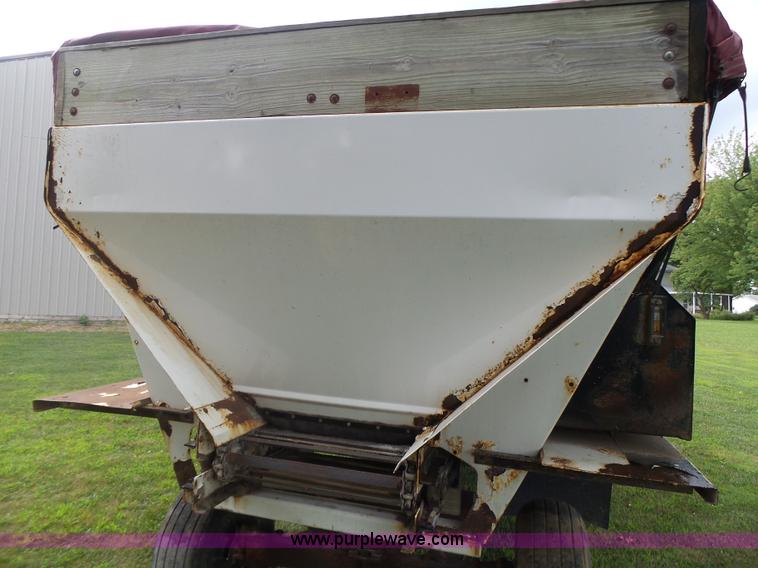 image for item L6241 New Leader 3020 spreader bed