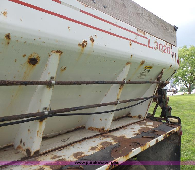 image for item L6241 New Leader 3020 spreader bed