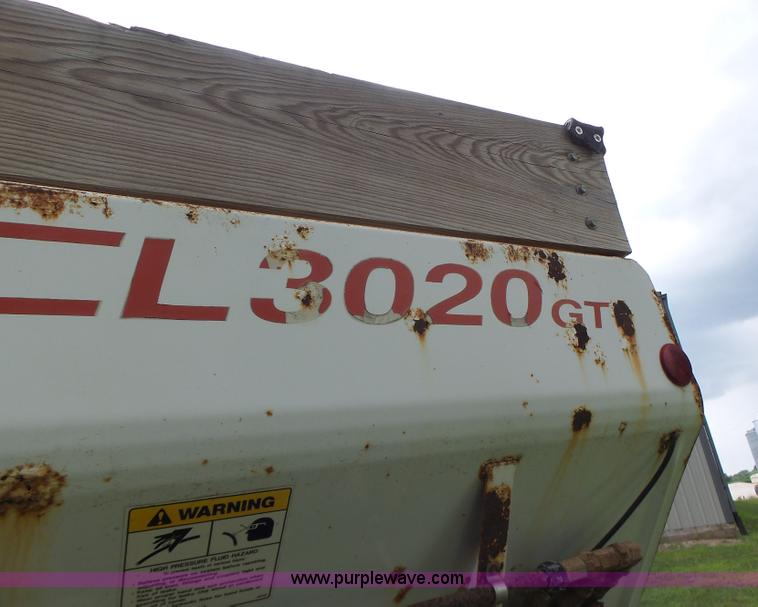 image for item L6241 New Leader 3020 spreader bed