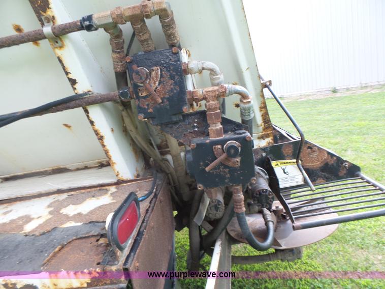 image for item L6241 New Leader 3020 spreader bed