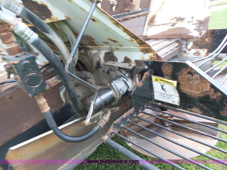 image for item L6241 New Leader 3020 spreader bed