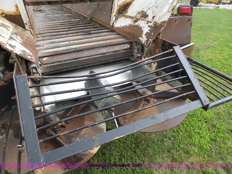 image for item L6241 New Leader 3020 spreader bed