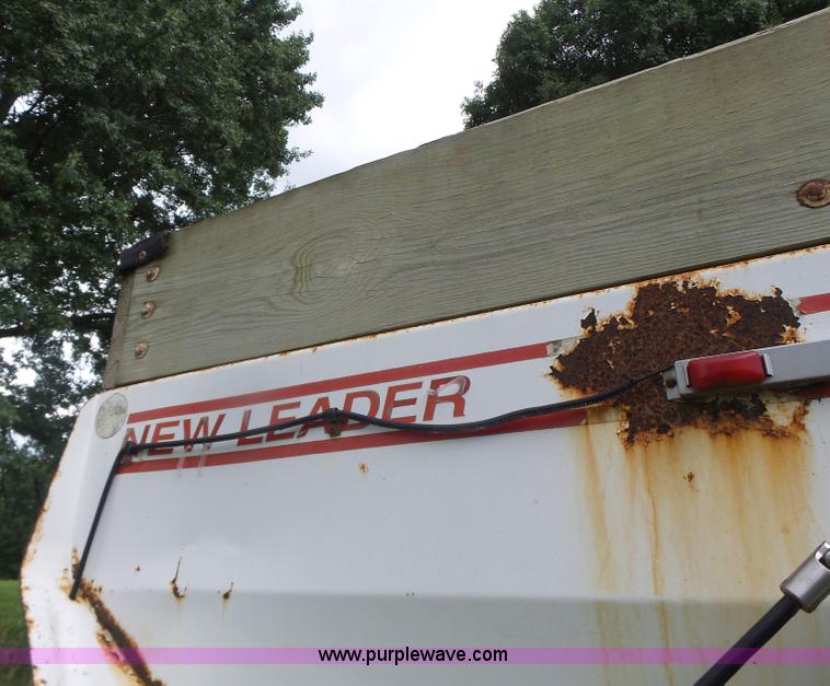 image for item L6241 New Leader 3020 spreader bed