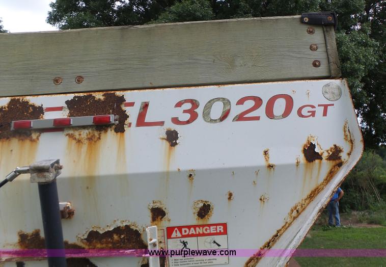 image for item L6241 New Leader 3020 spreader bed