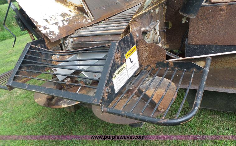 image for item L6241 New Leader 3020 spreader bed