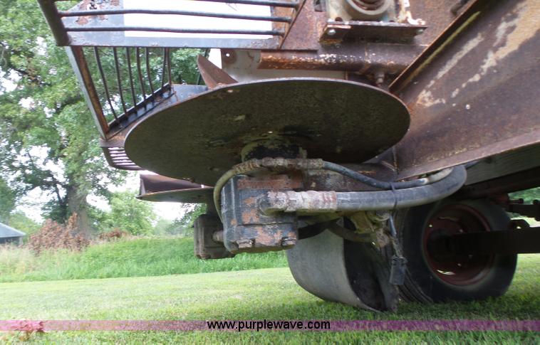 image for item L6241 New Leader 3020 spreader bed