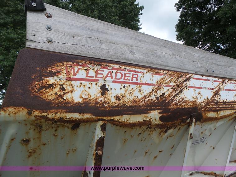 image for item L6241 New Leader 3020 spreader bed