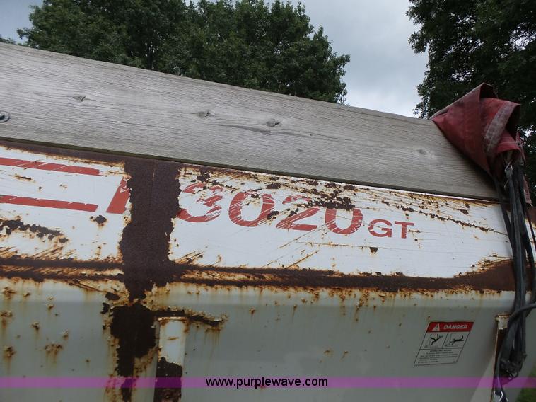 image for item L6241 New Leader 3020 spreader bed