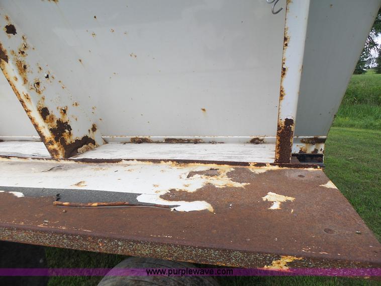 image for item L6241 New Leader 3020 spreader bed