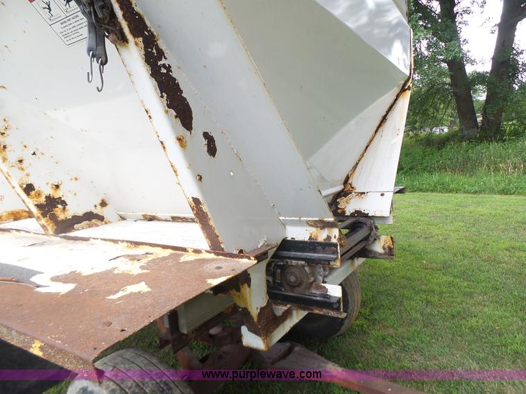 image for item L6241 New Leader 3020 spreader bed