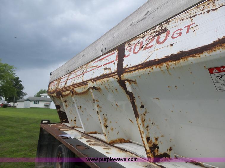 image for item L6241 New Leader 3020 spreader bed