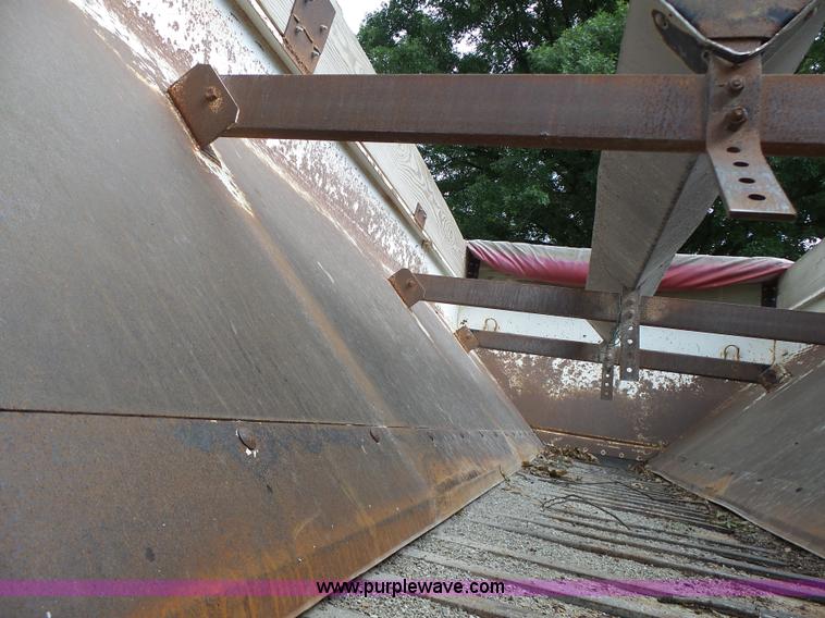 image for item L6241 New Leader 3020 spreader bed