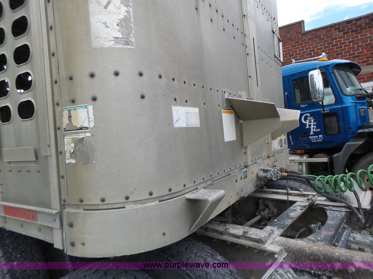 image for item L6242 1997 Wilson PSDCL-302CC livestock equipment