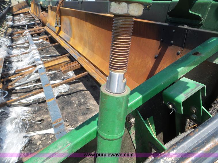 image for item L6864 2009 John Deere 635D Hydrafloat draper head