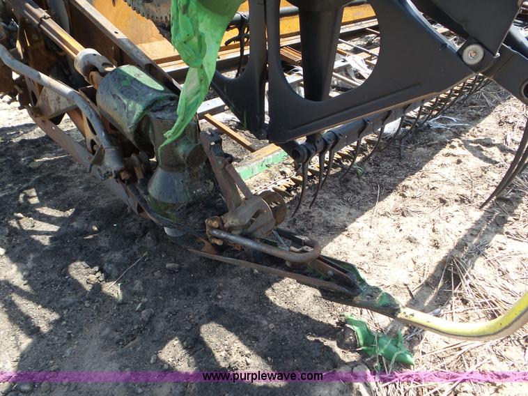 image for item L6864 2009 John Deere 635D Hydrafloat draper head