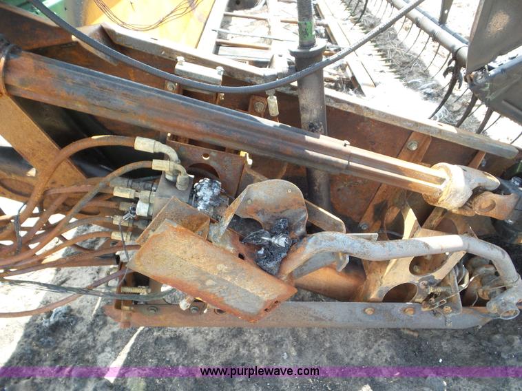 image for item L6864 2009 John Deere 635D Hydrafloat draper head