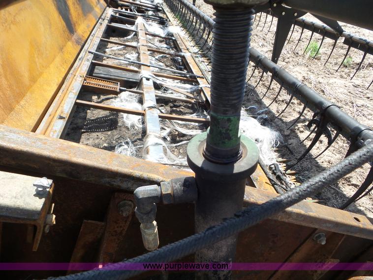 image for item L6864 2009 John Deere 635D Hydrafloat draper head