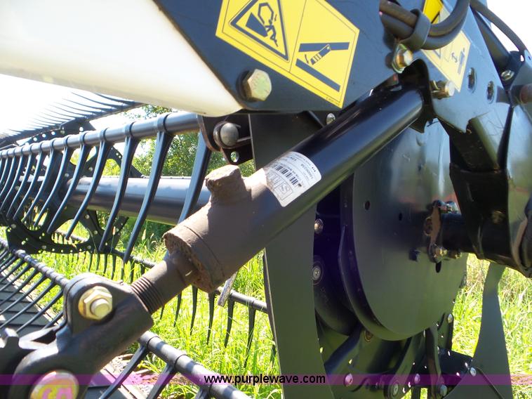 image for item L6871 2012 MacDon FD70 flex draper head