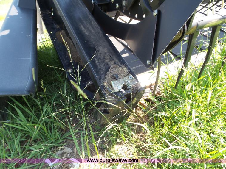 image for item L6871 2012 MacDon FD70 flex draper head