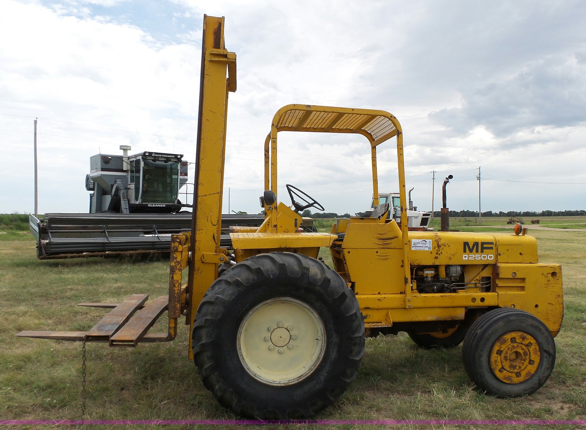 MasseyFerguson 2500 forklift in Spearville, KS Item K5284 sold Purple Wave