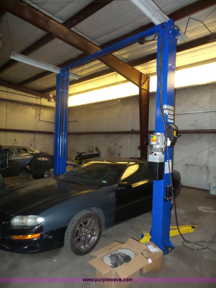 image for item BK9651 Rotary two post vehicle lift