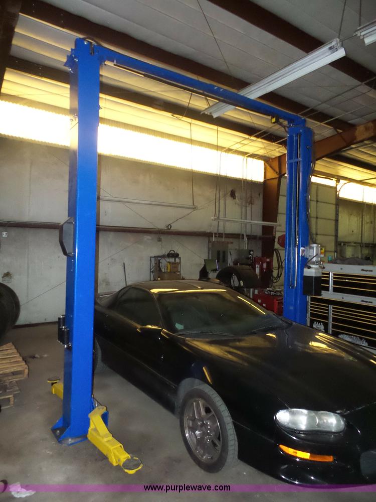 image for item BK9651 Rotary two post vehicle lift