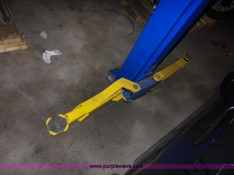 image for item BK9651 Rotary two post vehicle lift