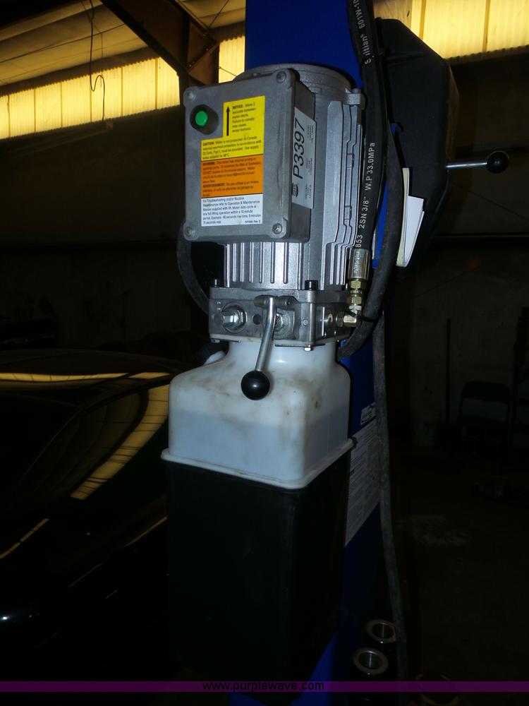 image for item BK9651 Rotary two post vehicle lift