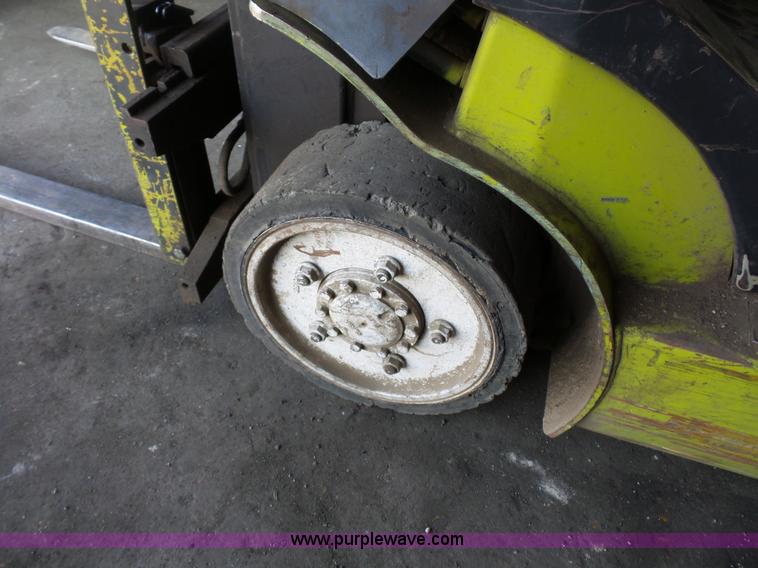 image for item BS9612 Clark C25 forklift