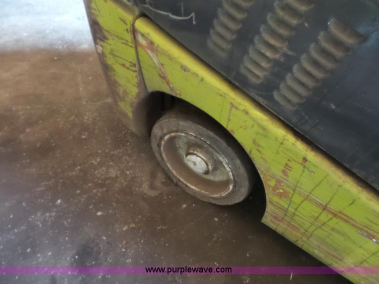 image for item BS9612 Clark C25 forklift