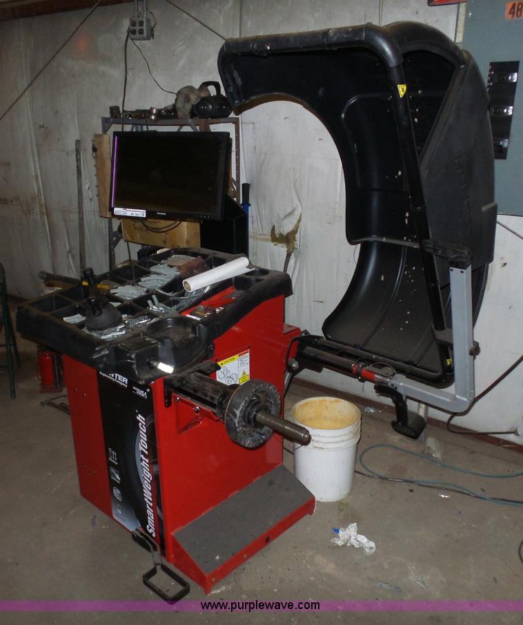 image for item BS9621 Hunter Engineering Company Smart Weight touch tire balancing machine