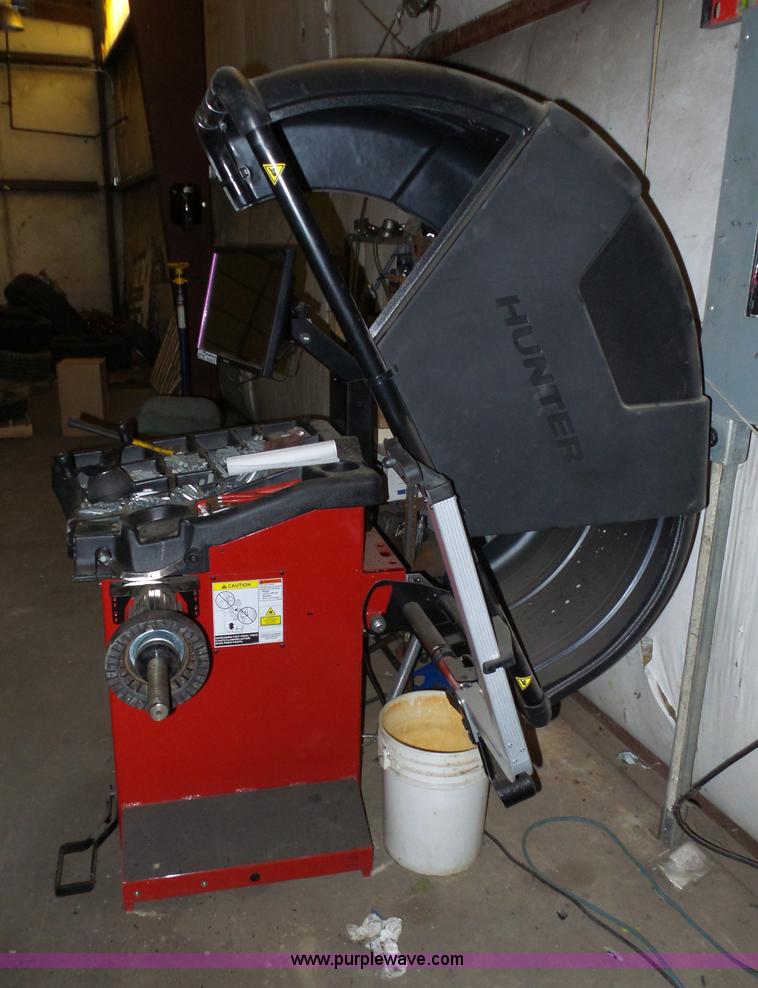 Hunter Engineering Company Smart Weight touch tire balancing machine in High Ridge, MO Item