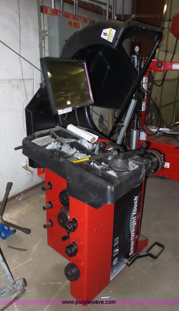 Hunter Engineering Company Smart Weight touch tire balancing machine in High Ridge, MO Item