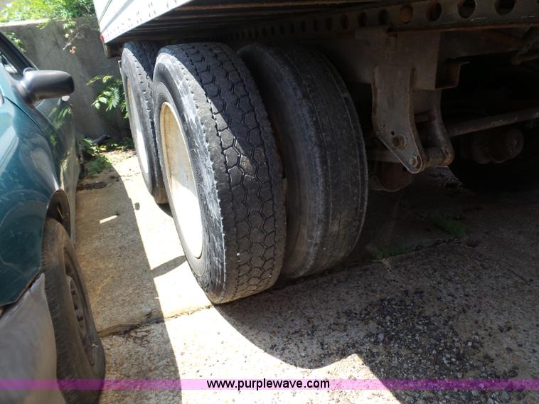 image for item BS9625 1991 Miller dry van trailer