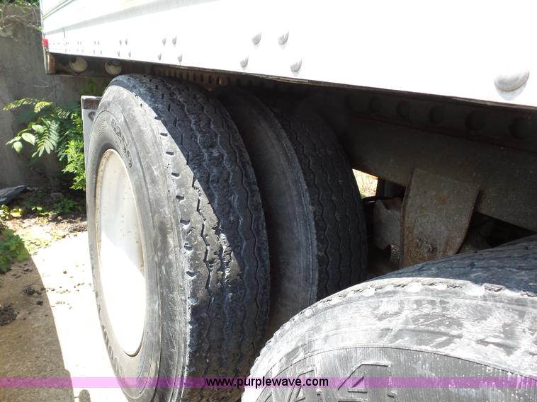 image for item BS9625 1991 Miller dry van trailer