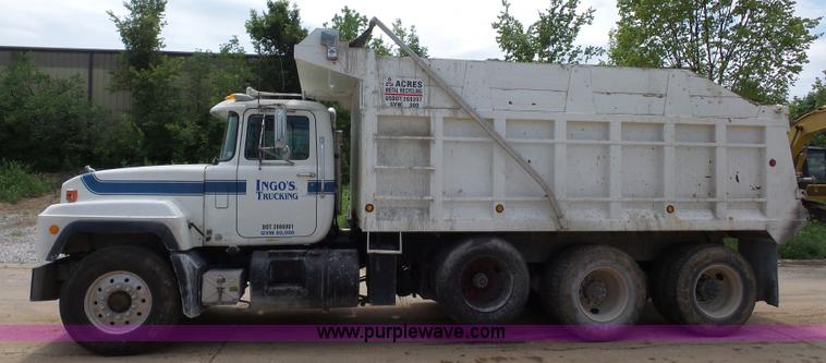 image for item BS9626 2003 Mack RD688S dump truck