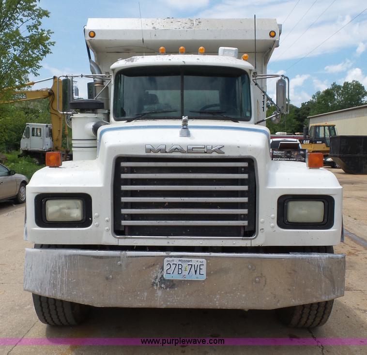 image for item BS9626 2003 Mack RD688S dump truck