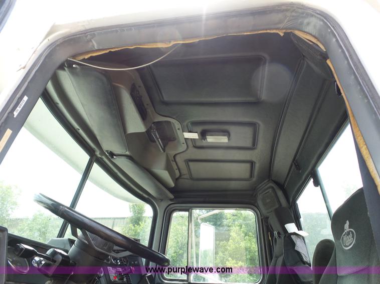 image for item BS9626 2003 Mack RD688S dump truck