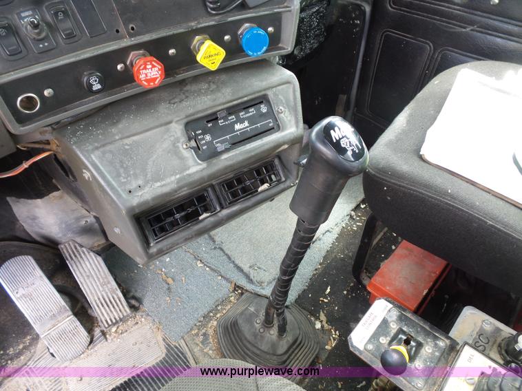 image for item BS9626 2003 Mack RD688S dump truck