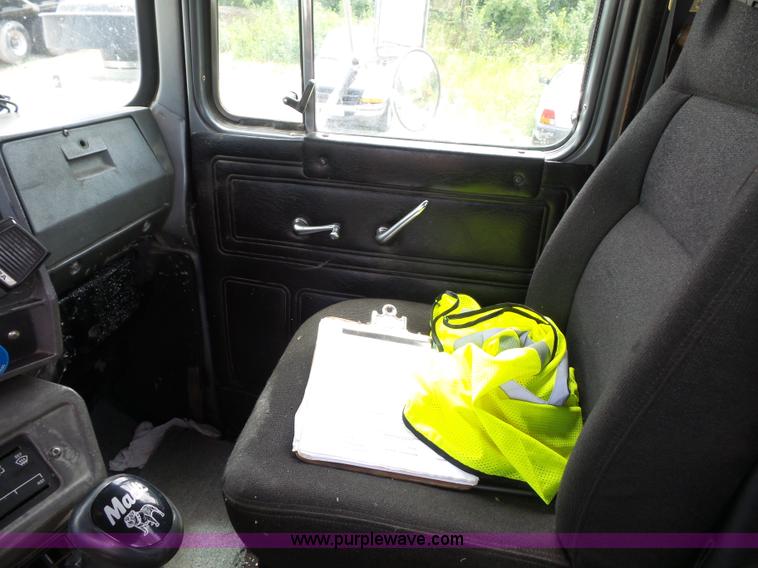 image for item BS9626 2003 Mack RD688S dump truck