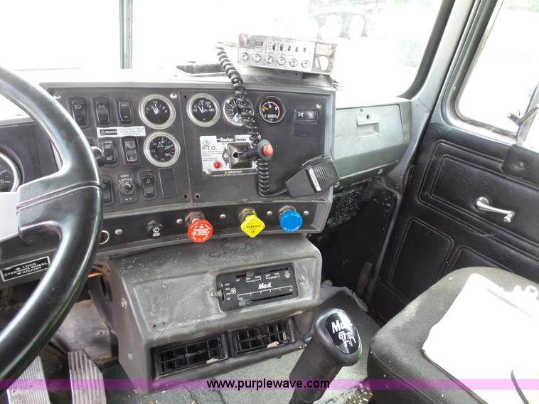 image for item BS9626 2003 Mack RD688S dump truck