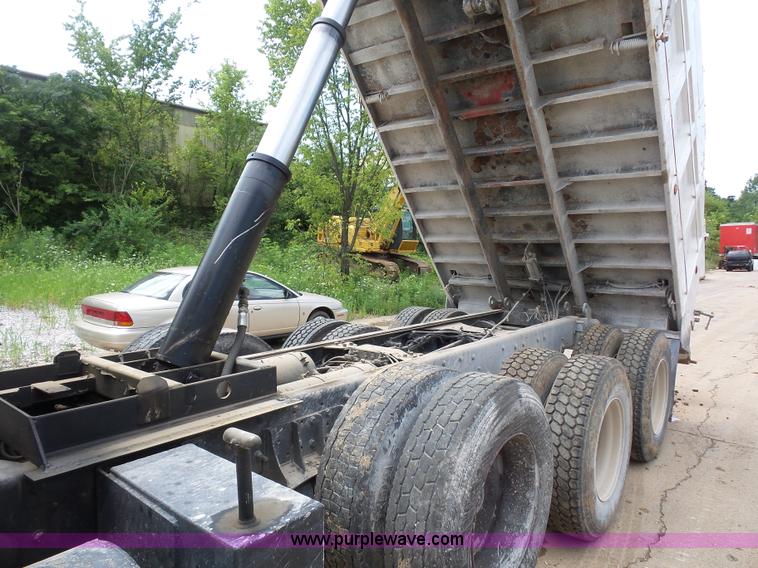 image for item BS9626 2003 Mack RD688S dump truck