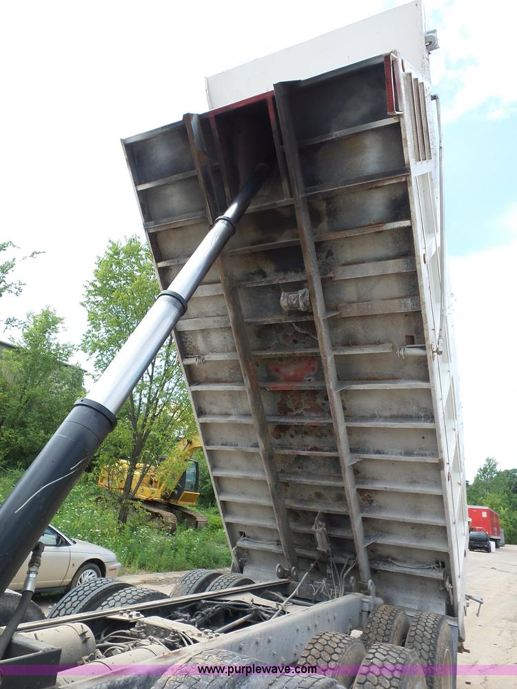 image for item BS9626 2003 Mack RD688S dump truck