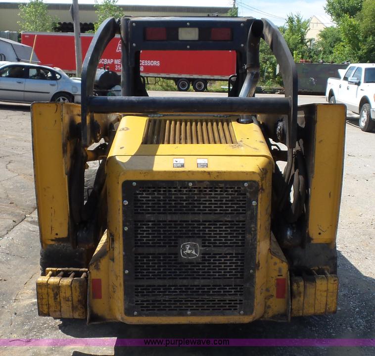 image for item BS9636 2005 John Deere 325 skid steer