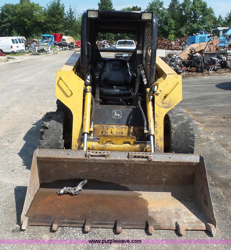 image for item BS9636 2005 John Deere 325 skid steer