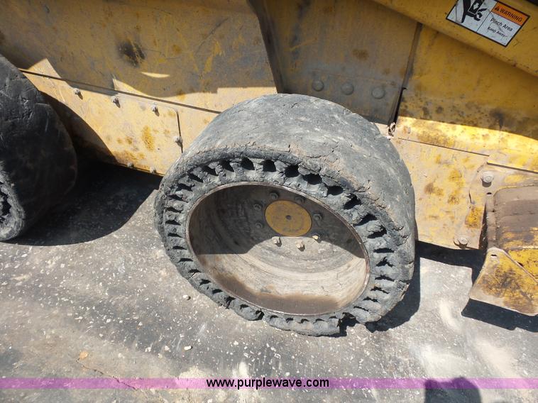 image for item BS9636 2005 John Deere 325 skid steer