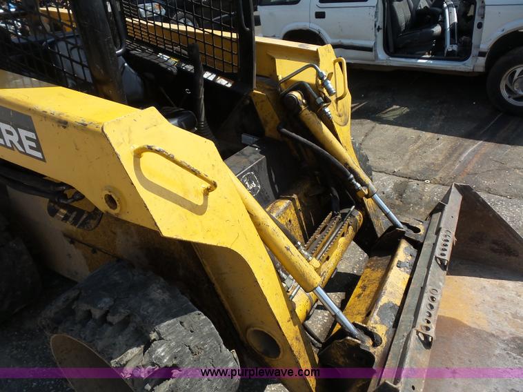 image for item BS9636 2005 John Deere 325 skid steer